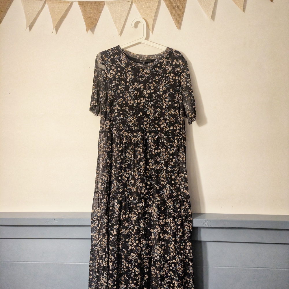 Donna Due Elegant Navy and Cream Floral Dress